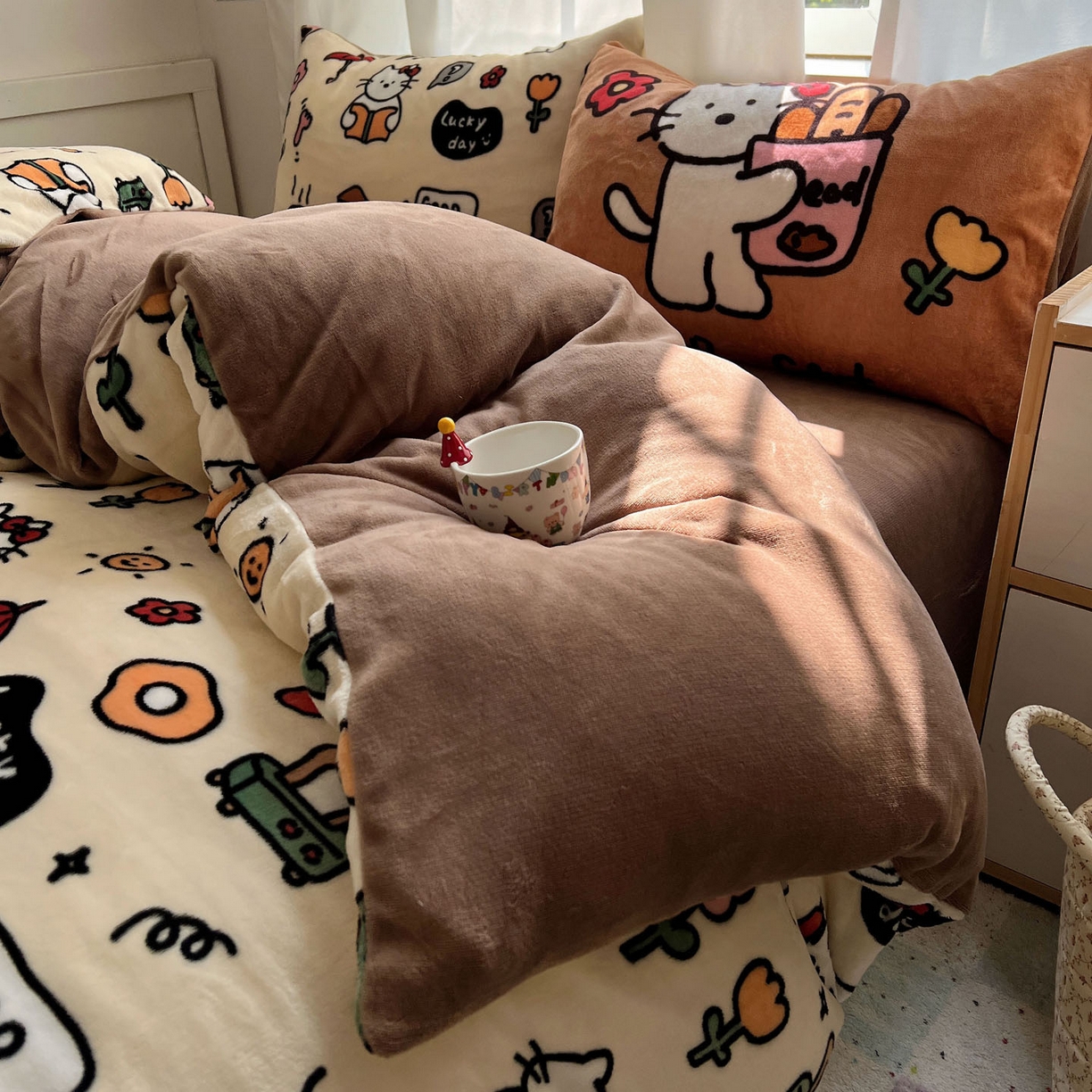 91家纺网 家纺一手货源 找家纺 桃喜 2025新款A类200g牛奶绒（含导电丝）印花床单款四件套 小猫笔记