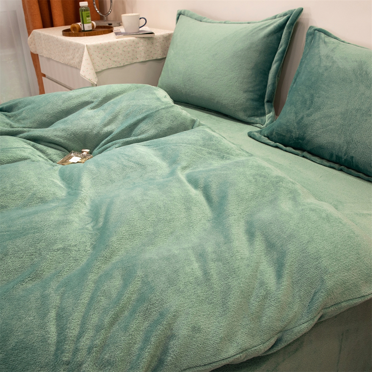 91家纺网 家纺一手货源 找家纺 兰紫橙家纺 2025新款双面绒纯色双拼牛奶绒四件套 竹青