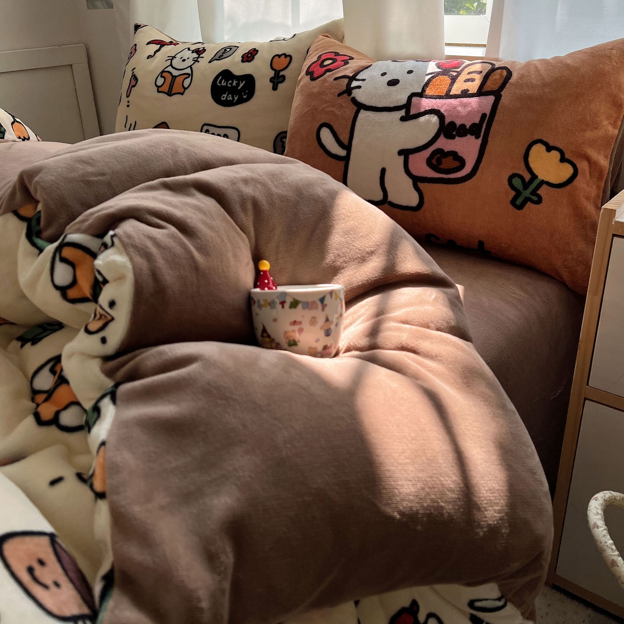 91家纺网 家纺一手货源 找家纺 桃喜 2025新款A类200g牛奶绒（含导电丝）印花床单款四件套 小猫笔记