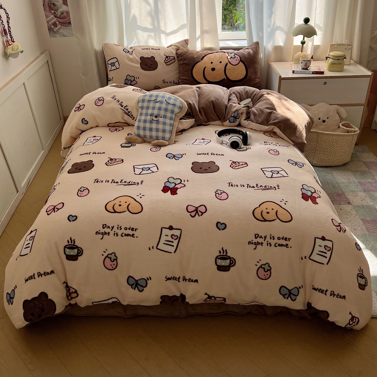 91家纺网 家纺一手货源 找家纺 桃喜 2025新款A类200g牛奶绒（含导电丝）印花床单款四件套 信封小熊