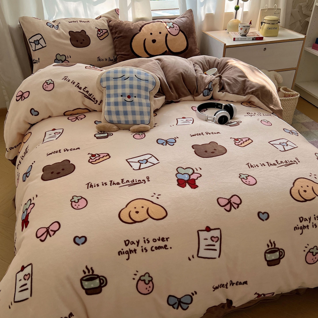 91家纺网 家纺一手货源 找家纺 桃喜 2025新款A类200g牛奶绒（含导电丝）印花床单款四件套 信封小熊