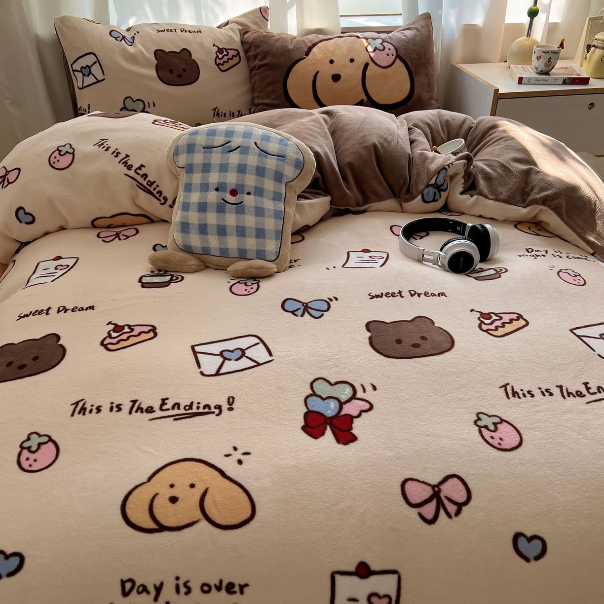 91家纺网 家纺一手货源 找家纺 桃喜 2025新款A类200g牛奶绒（含导电丝）印花床单款四件套 信封小熊