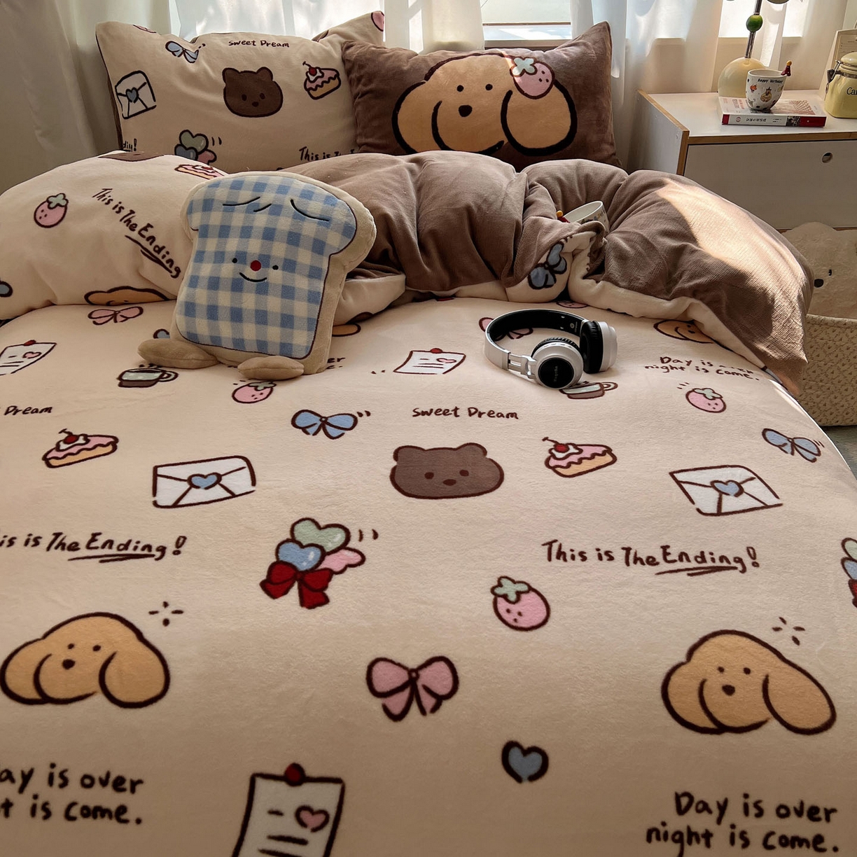 91家纺网 家纺一手货源 找家纺 桃喜 2025新款A类200g牛奶绒（含导电丝）印花床单款四件套 信封小熊