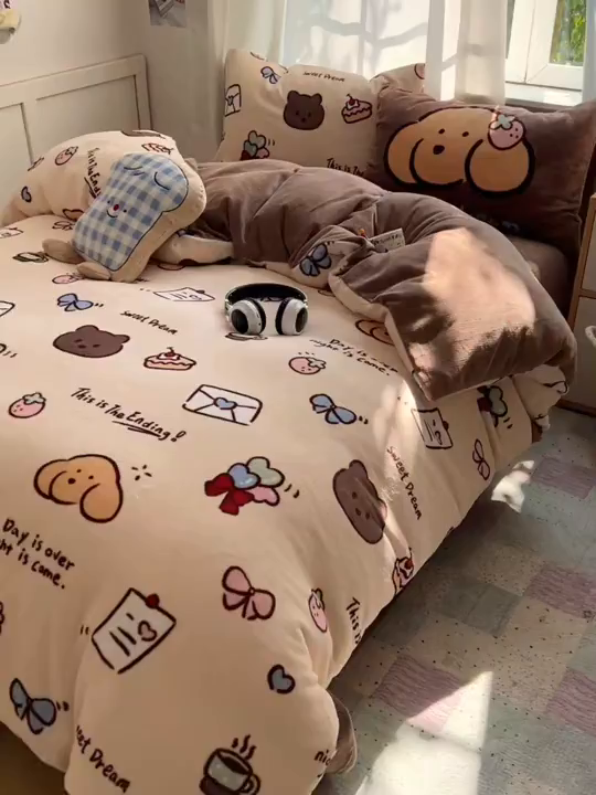 91家纺网 家纺一手货源 找家纺 桃喜 2025新款A类200g牛奶绒（含导电丝）印花床单款四件套 信封小熊