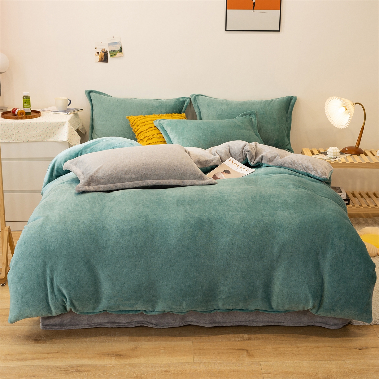 91家纺网 家纺一手货源 找家纺 兰紫橙家纺 2025新款双面绒纯色双拼牛奶绒四件套 竹青+浅灰