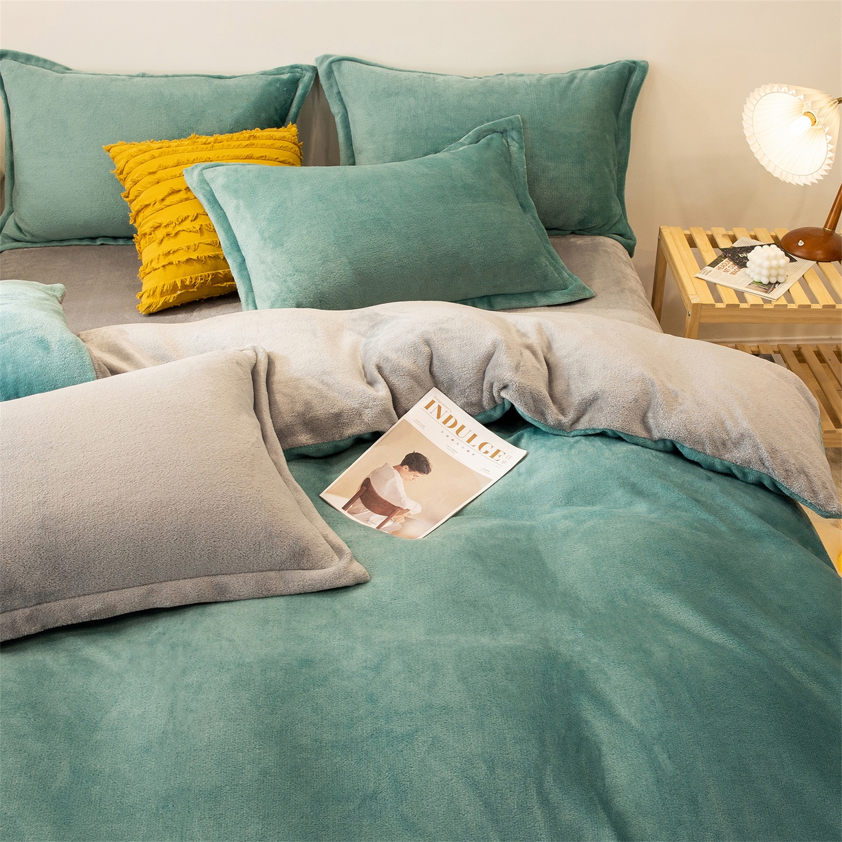 91家纺网 家纺一手货源 找家纺 兰紫橙家纺 2025新款双面绒纯色双拼牛奶绒四件套 竹青+浅灰