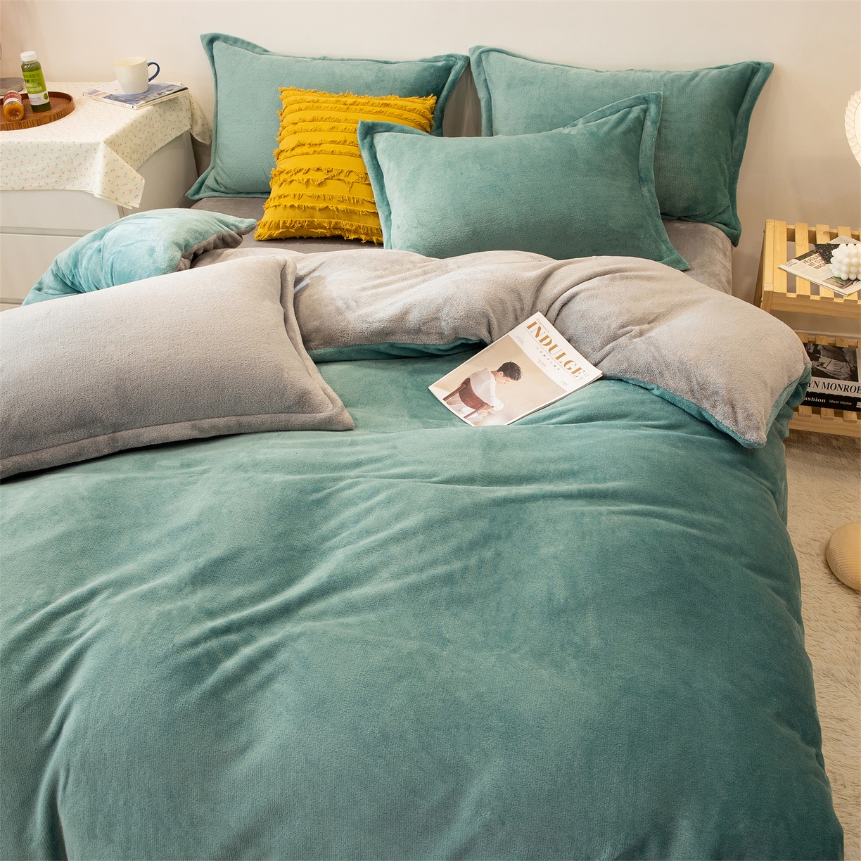 91家纺网 家纺一手货源 找家纺 兰紫橙家纺 2025新款双面绒纯色双拼牛奶绒四件套 竹青+浅灰