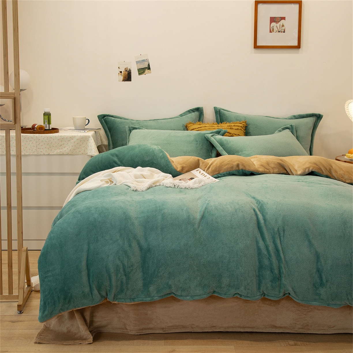 91家纺网 家纺一手货源 找家纺 兰紫橙家纺 2025新款双面绒纯色双拼牛奶绒四件套 竹青+驼色