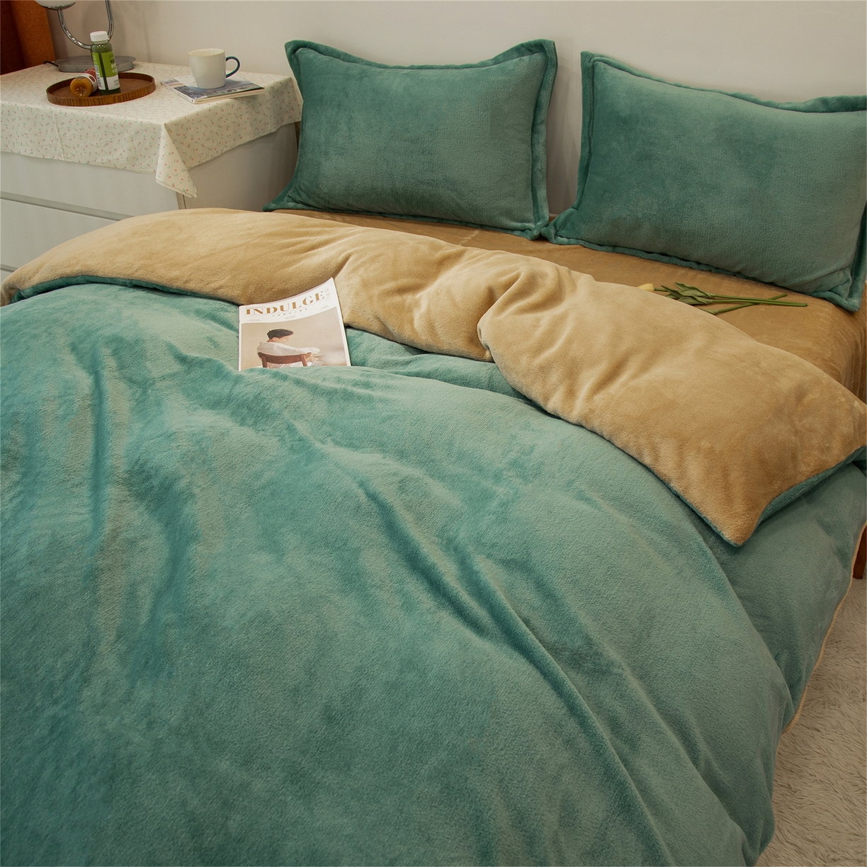 91家纺网 家纺一手货源 找家纺 兰紫橙家纺 2025新款双面绒纯色双拼牛奶绒四件套 竹青+驼色