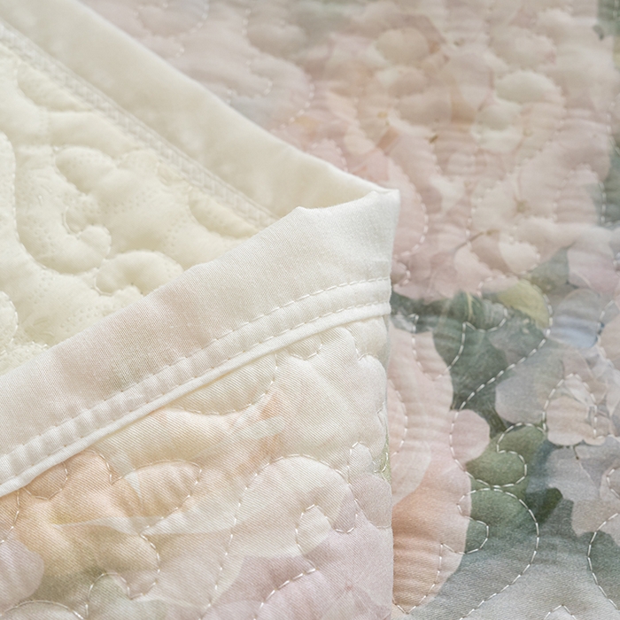 91家纺网 家纺一手货源 找家纺 冬然家纺 2025新款纯棉数码印花榻榻米床盖系列 梦幻花镜