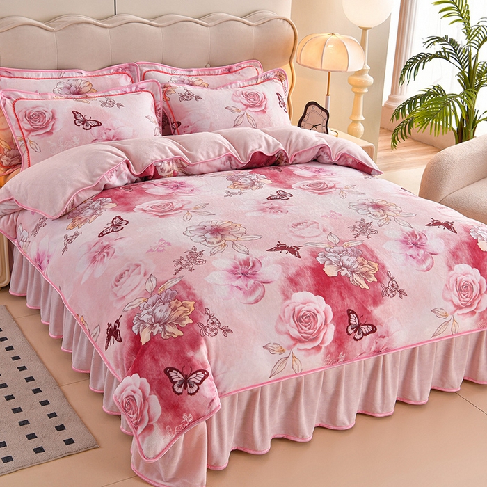 91家纺网 家纺一手货源 找家纺 德比尔斯 2025新款牛奶绒床裙四件套8-9斤法莱绒直播爆款日产2万套 蝶恋花