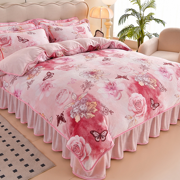 91家纺网 家纺一手货源 找家纺 德比尔斯 2025新款牛奶绒床裙四件套8-9斤法莱绒直播爆款日产2万套 蝶恋花