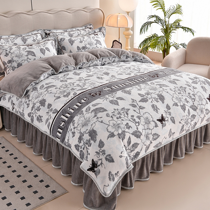 91家纺网 家纺一手货源 找家纺 德比尔斯 2025新款牛奶绒床裙四件套8-9斤法莱绒直播爆款日产2万套 蝶语灰