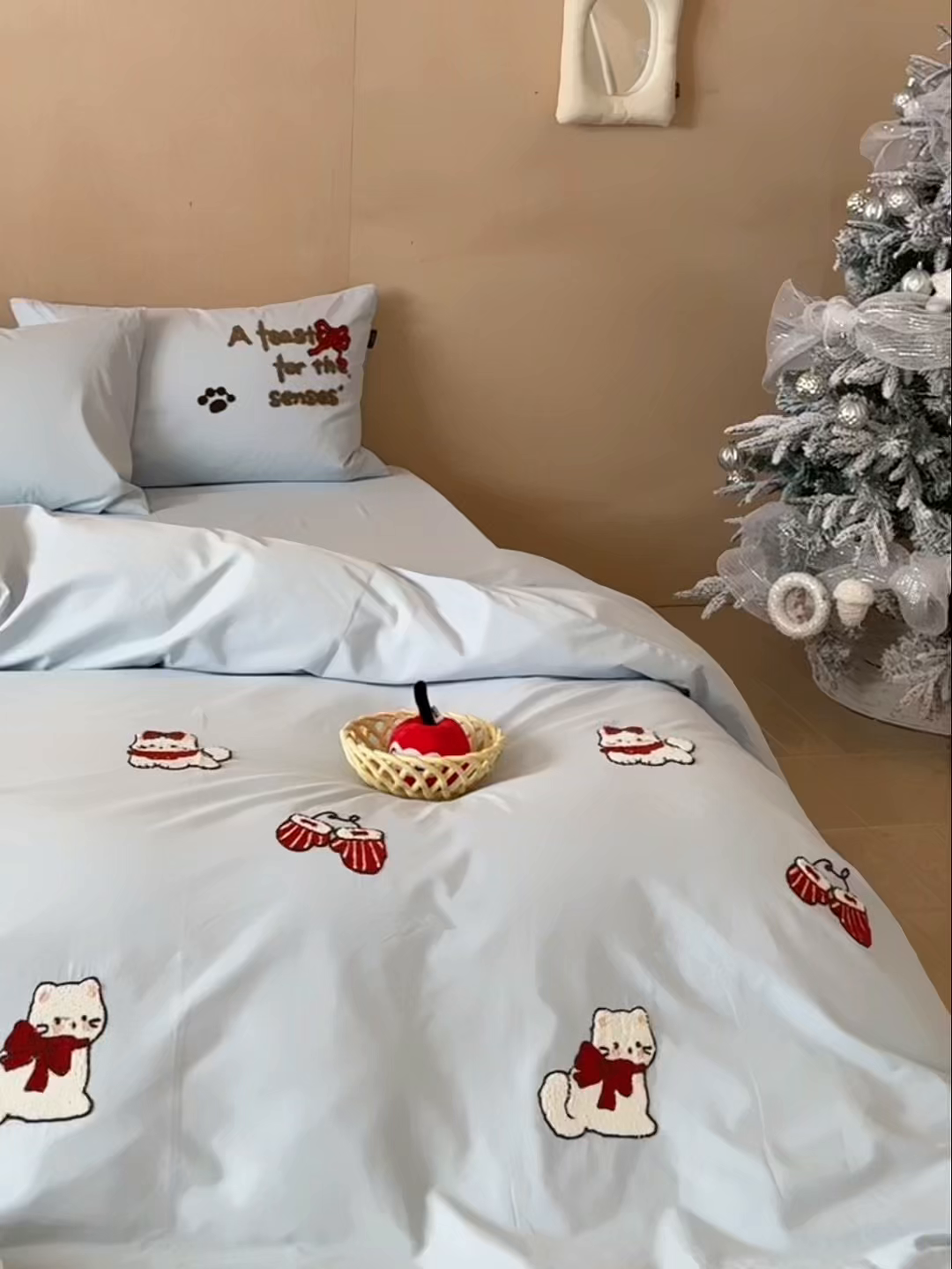 91家纺网 家纺一手货源 找家纺 （总）鹿班家居 2025新款100S全棉纯棉磨毛毛巾绣四件套-甜豆小猫