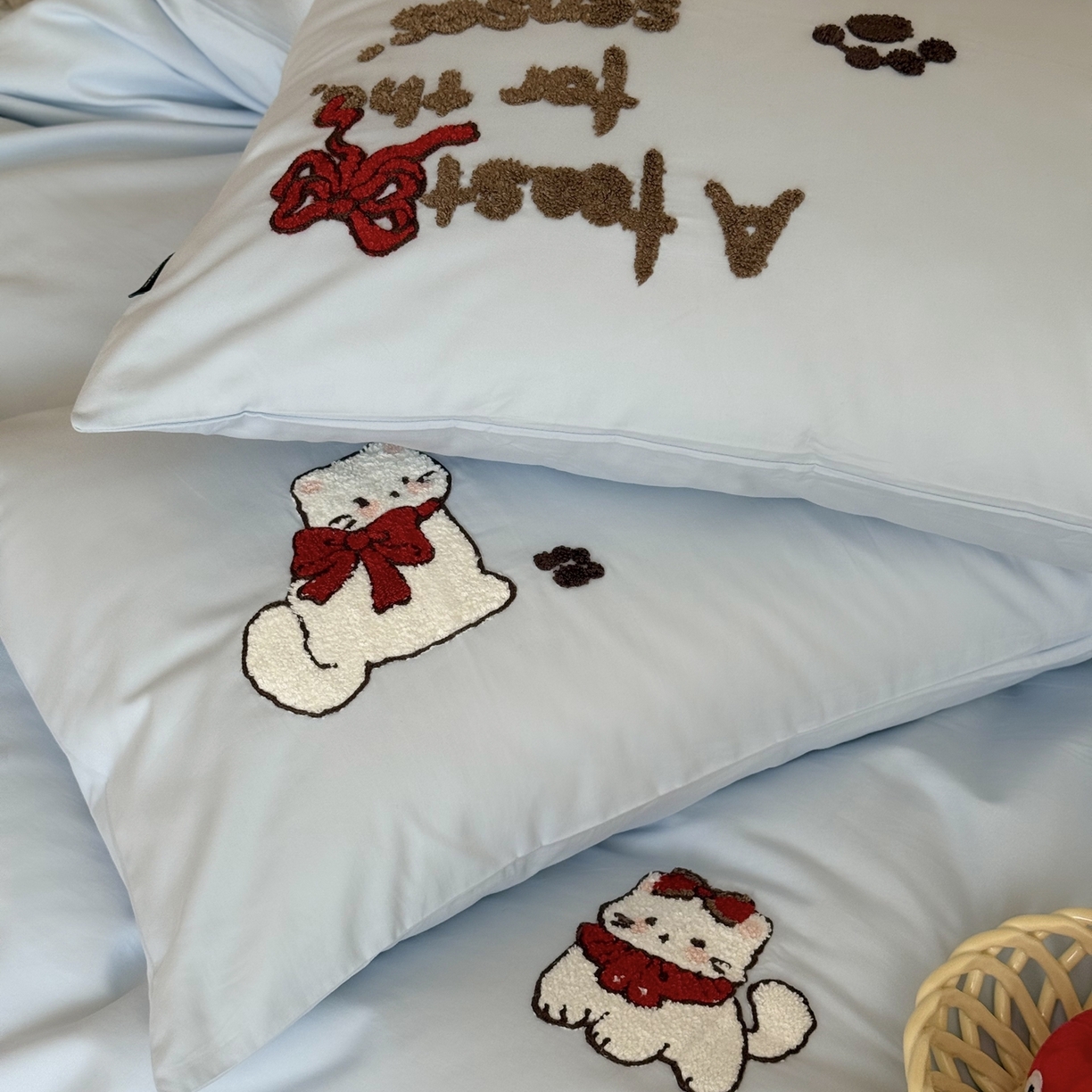 91家纺网 家纺一手货源 找家纺 （总）鹿班家居 2025新款100S全棉纯棉磨毛毛巾绣四件套-甜豆小猫