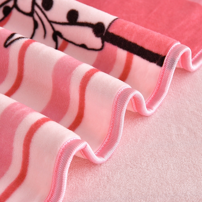 91家纺网 家纺一手货源 找家纺 德比尔斯 2025新款牛奶绒床裙四件套8-9斤法莱绒直播爆款日产2万套 粉色蝴蝶结