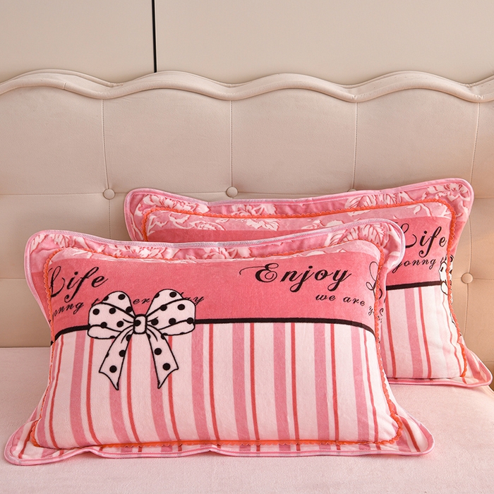 91家纺网 家纺一手货源 找家纺 德比尔斯 2025新款牛奶绒床裙四件套8-9斤法莱绒直播爆款日产2万套 粉色蝴蝶结