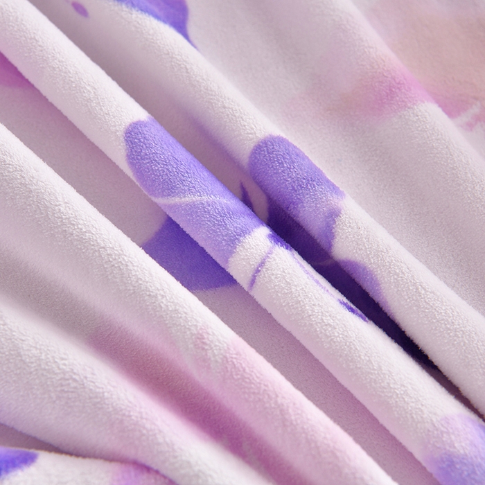 91家纺网 家纺一手货源 找家纺 德比尔斯 2025新款牛奶绒床裙四件套8-9斤法莱绒直播爆款日产2万套 紫蝴蝶