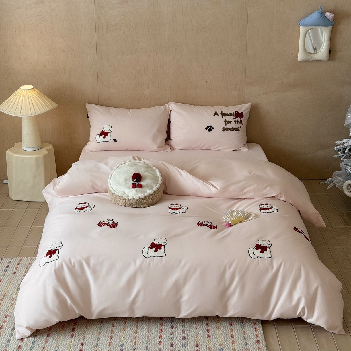 91家纺网 家纺一手货源 找家纺 鹿班家居 2025新款100S全棉纯棉磨毛毛巾绣四件套-甜豆小猫 甜豆小猫-粉色