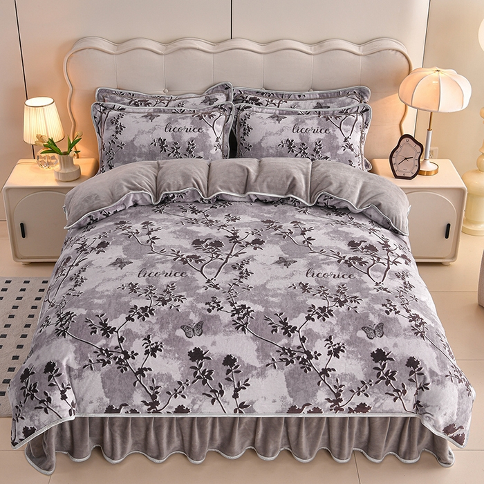 91家纺网 家纺一手货源 找家纺 德比尔斯 2025新款牛奶绒床裙四件套8-9斤法莱绒直播爆款日产2万套 花语