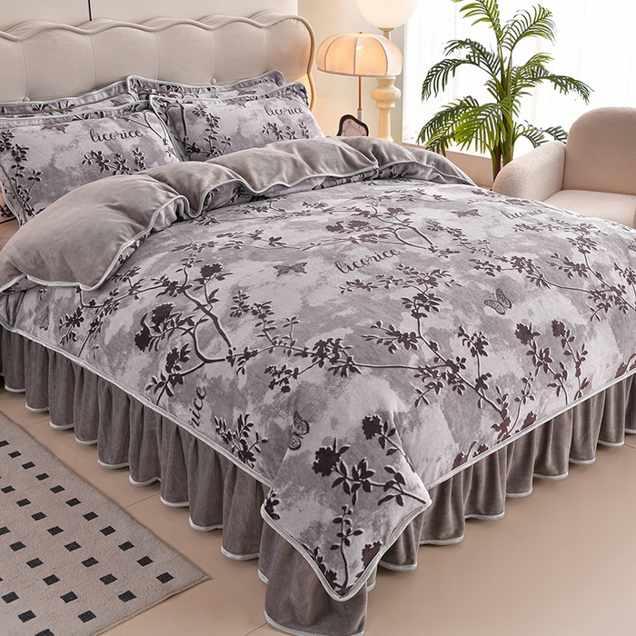 91家纺网 家纺一手货源 找家纺 德比尔斯 2025新款牛奶绒床裙四件套8-9斤法莱绒直播爆款日产2万套 花语