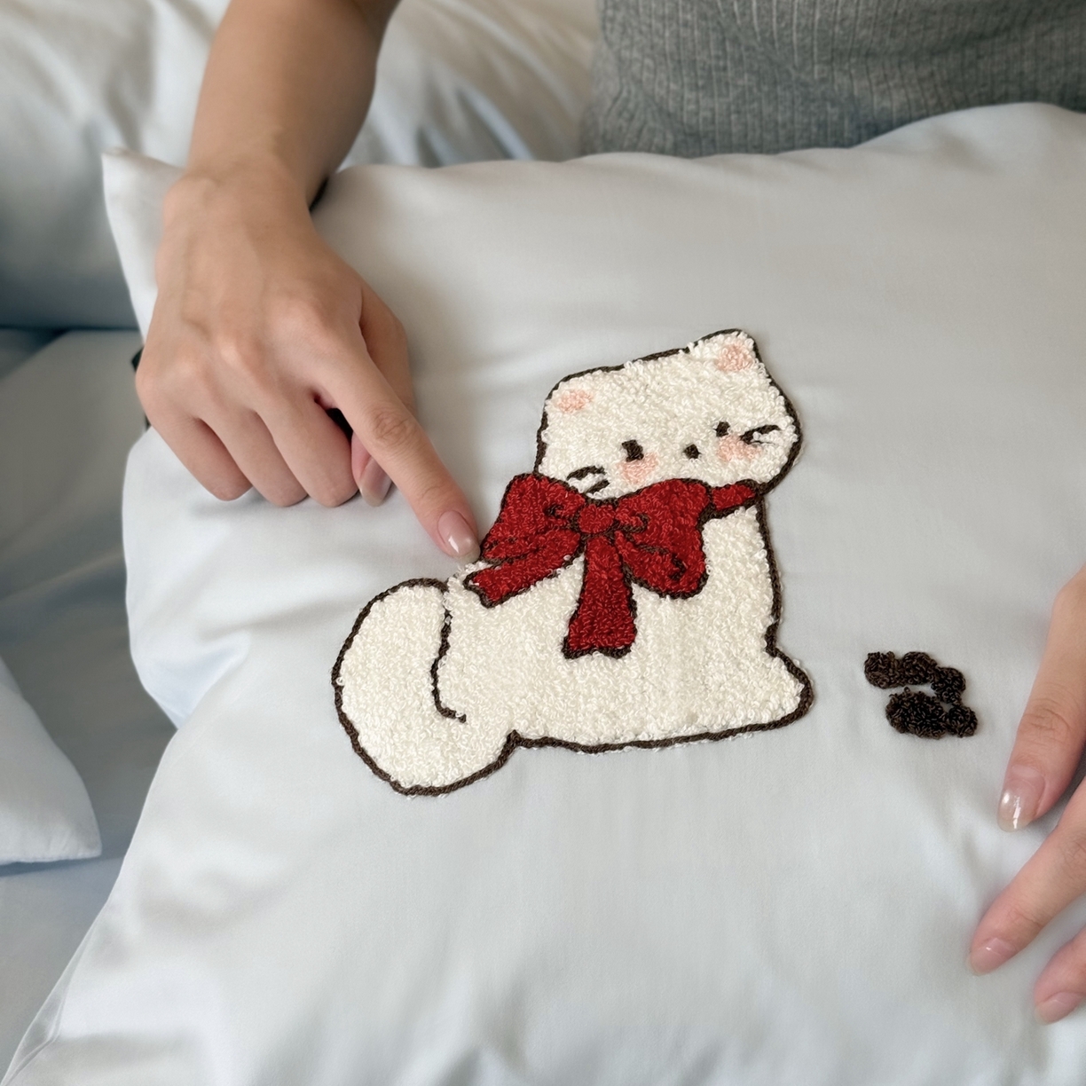 91家纺网 家纺一手货源 找家纺 鹿班家居 2025新款100S全棉纯棉磨毛毛巾绣四件套-甜豆小猫 甜豆小猫-蓝色