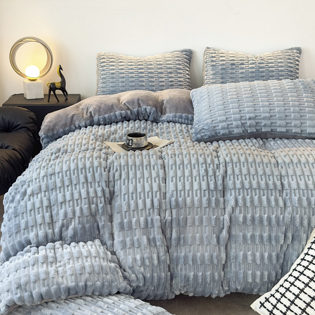 91家纺网 家纺一手货源 找家纺 潮邦创意家居 2025冬季竹纹绒牛奶绒四件套-暖绒竹韵系列 暖绒竹韵-浅蓝