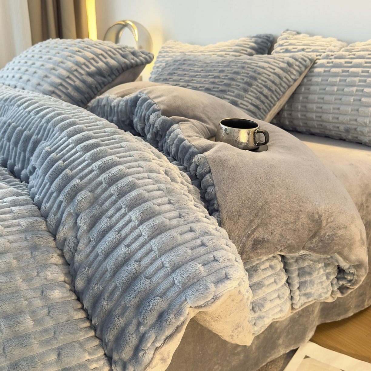 91家纺网 家纺一手货源 找家纺 潮邦创意家居 2025冬季竹纹绒牛奶绒四件套-暖绒竹韵系列 暖绒竹韵-浅蓝