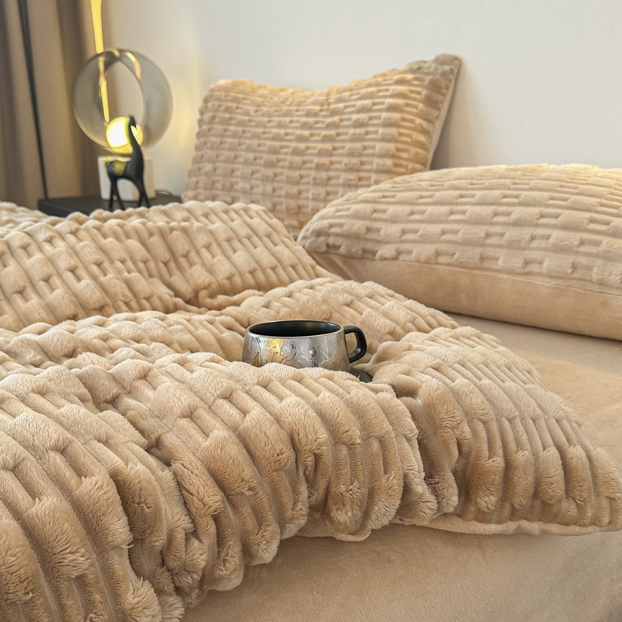 91家纺网 家纺一手货源 找家纺 潮邦创意家居 2025冬季竹纹绒牛奶绒四件套-暖绒竹韵系列 暖绒竹韵-浅驼