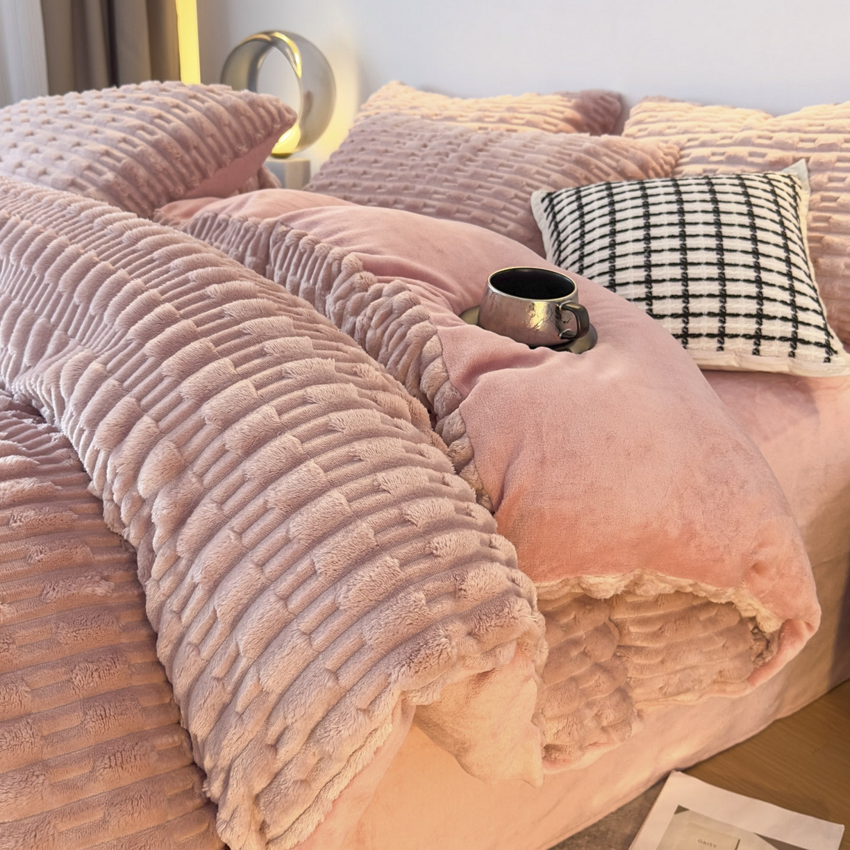 91家纺网 家纺一手货源 找家纺 潮邦创意家居 2025冬季竹纹绒牛奶绒四件套-暖绒竹韵系列 暖绒竹韵-清新粉