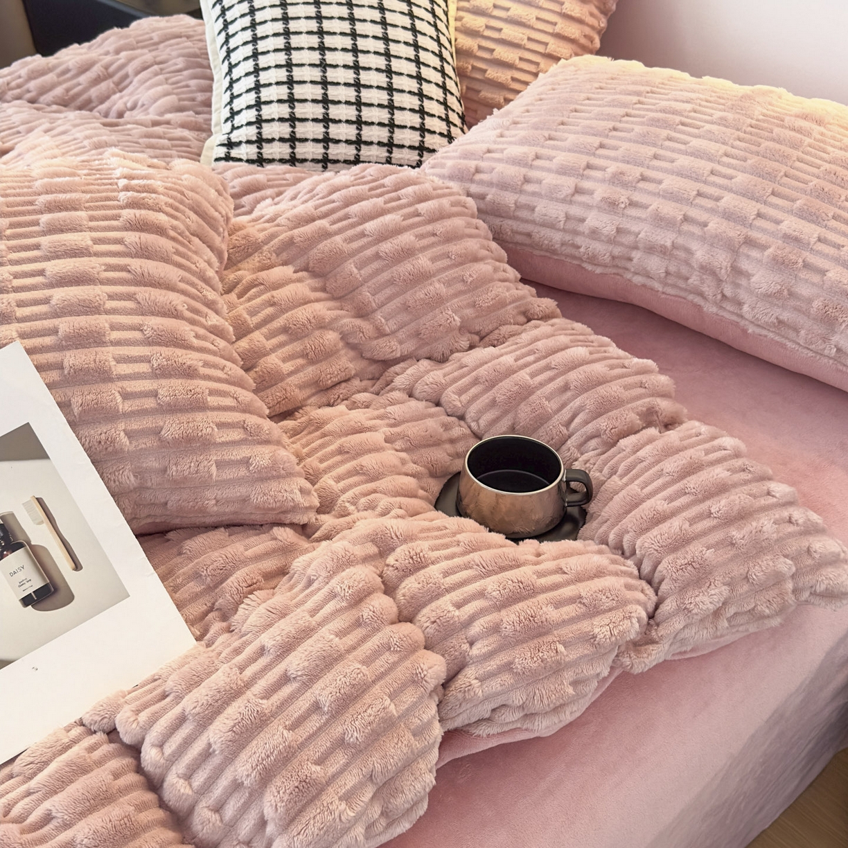 91家纺网 家纺一手货源 找家纺 潮邦创意家居 2025冬季竹纹绒牛奶绒四件套-暖绒竹韵系列 暖绒竹韵-清新粉