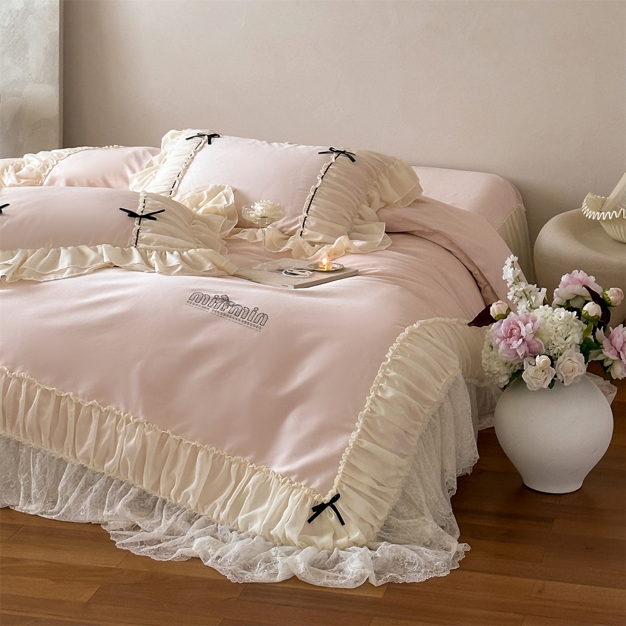 91家纺网 家纺一手货源 找家纺 （总）婳庭家居 2025新款60s全棉纯棉MIU系少女法式蕾丝四件套