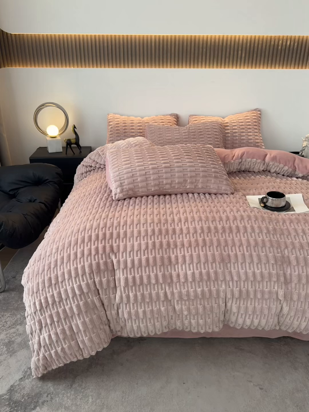 91家纺网 家纺一手货源 找家纺 潮邦创意家居 2025冬季竹纹绒牛奶绒四件套-暖绒竹韵系列 暖绒竹韵-清新粉