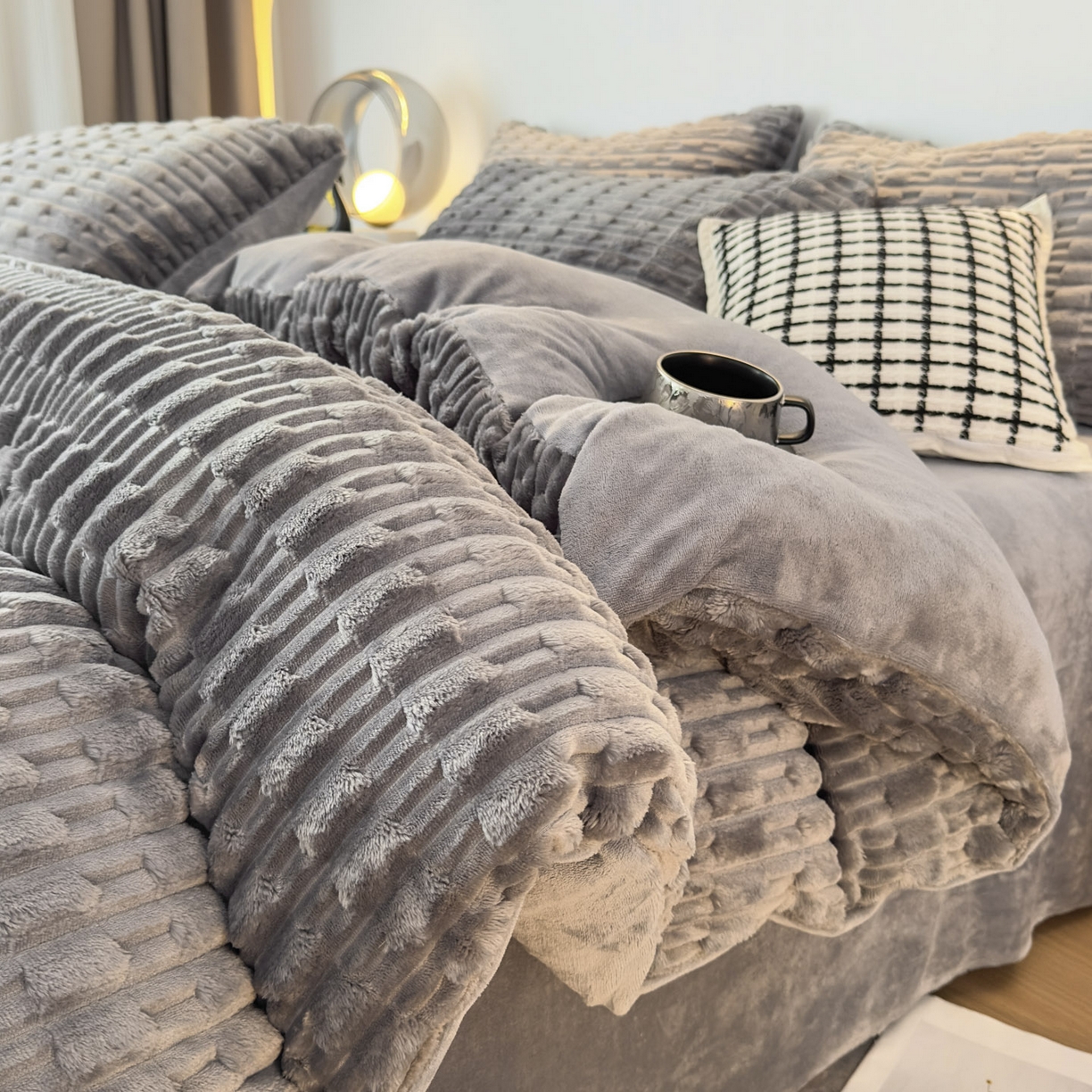 91家纺网 家纺一手货源 找家纺 潮邦创意家居 2025冬季竹纹绒牛奶绒四件套-暖绒竹韵系列 暖绒竹韵-椰灰