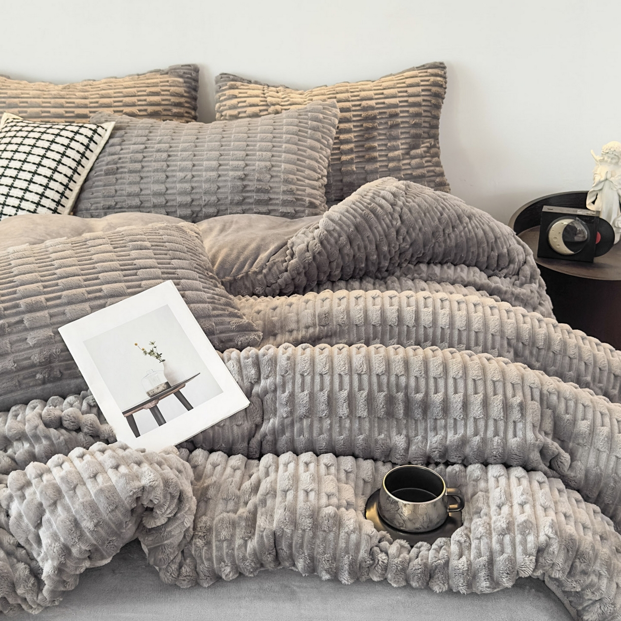 91家纺网 家纺一手货源 找家纺 潮邦创意家居 2025冬季竹纹绒牛奶绒四件套-暖绒竹韵系列 暖绒竹韵-椰灰