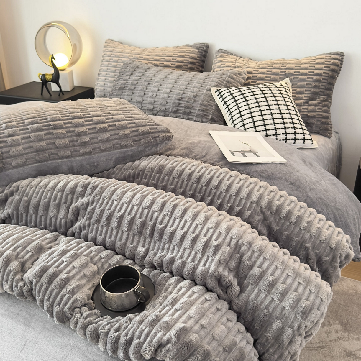 91家纺网 家纺一手货源 找家纺 潮邦创意家居 2025冬季竹纹绒牛奶绒四件套-暖绒竹韵系列 暖绒竹韵-椰灰