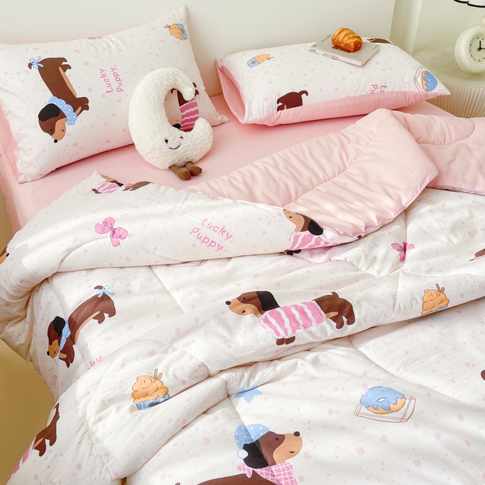 91家纺网 家纺一手货源 找家纺 梵克保罗 2025新款水洗棉糯小棉夏被夏被四件套四季被春秋被单人学生双人被子被芯 腊肠狗