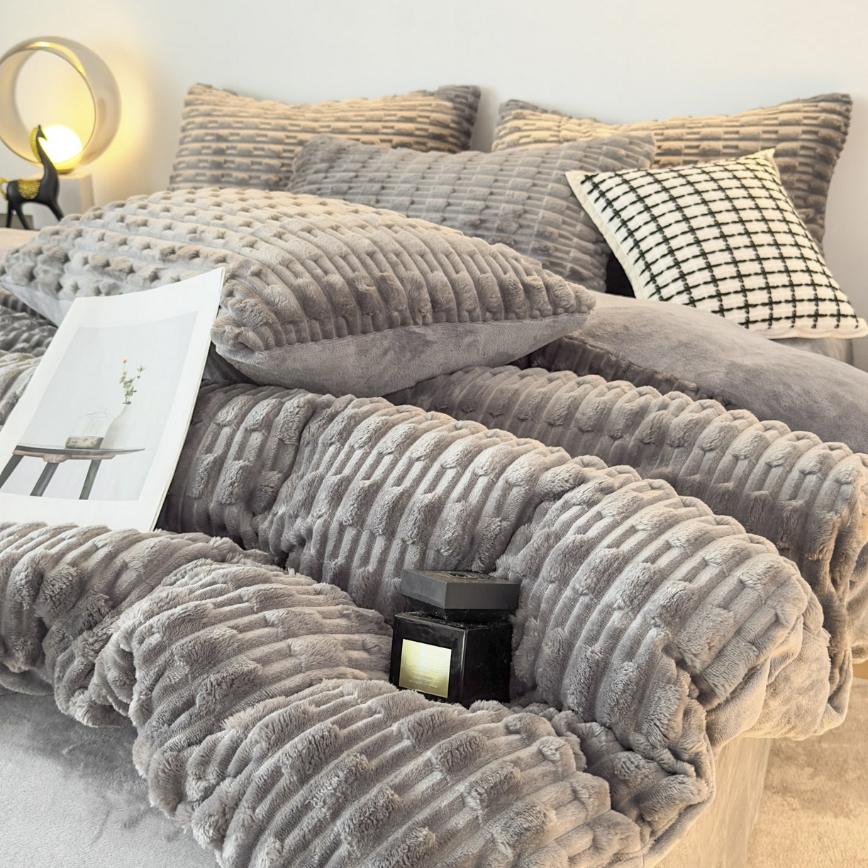 91家纺网 家纺一手货源 找家纺 潮邦创意家居 2025冬季竹纹绒牛奶绒四件套-暖绒竹韵系列 暖绒竹韵-椰灰