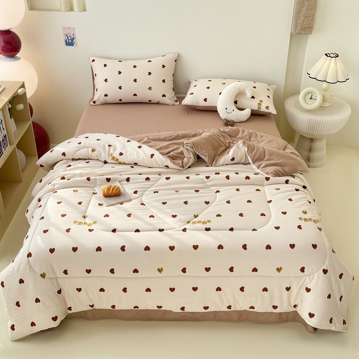 91家纺网 家纺一手货源 找家纺 梵克保罗 2025新款水洗棉糯小棉夏被夏被四件套四季被春秋被单人学生双人被子被芯 爱心