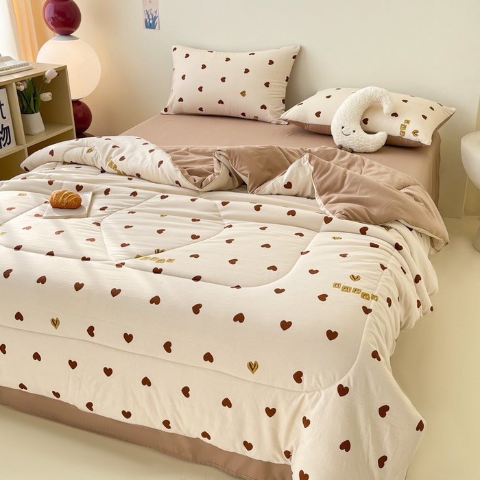 91家纺网 家纺一手货源 找家纺 梵克保罗 2025新款水洗棉糯小棉夏被夏被四件套四季被春秋被单人学生双人被子被芯 爱心