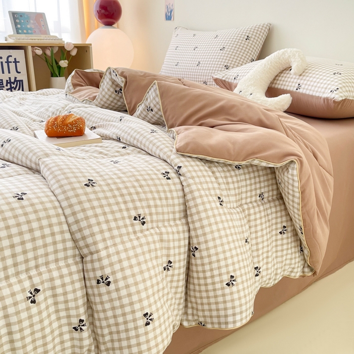 91家纺网 家纺一手货源 找家纺 梵克保罗 2025新款水洗棉糯小棉夏被夏被四件套四季被春秋被单人学生双人被子被芯 格子蝴蝶结