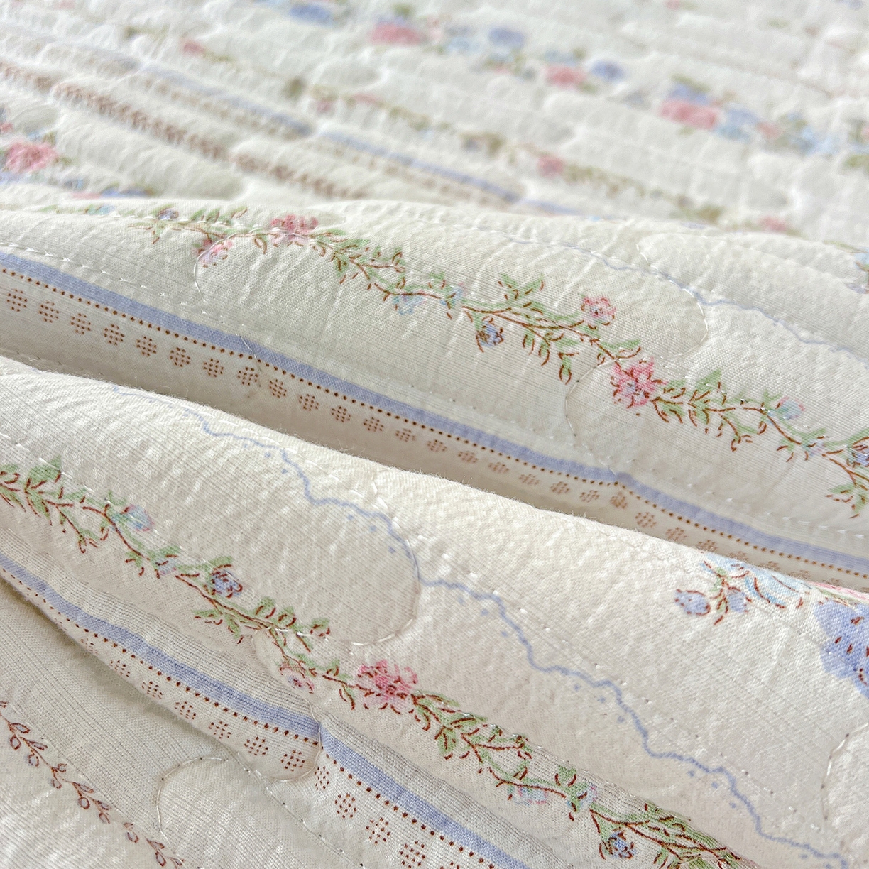 91家纺网 家纺一手货源 找家纺 水木坊 2025新款A有氧双层纱花边单床盖 床盖单件-提供买家秀 加州庄园