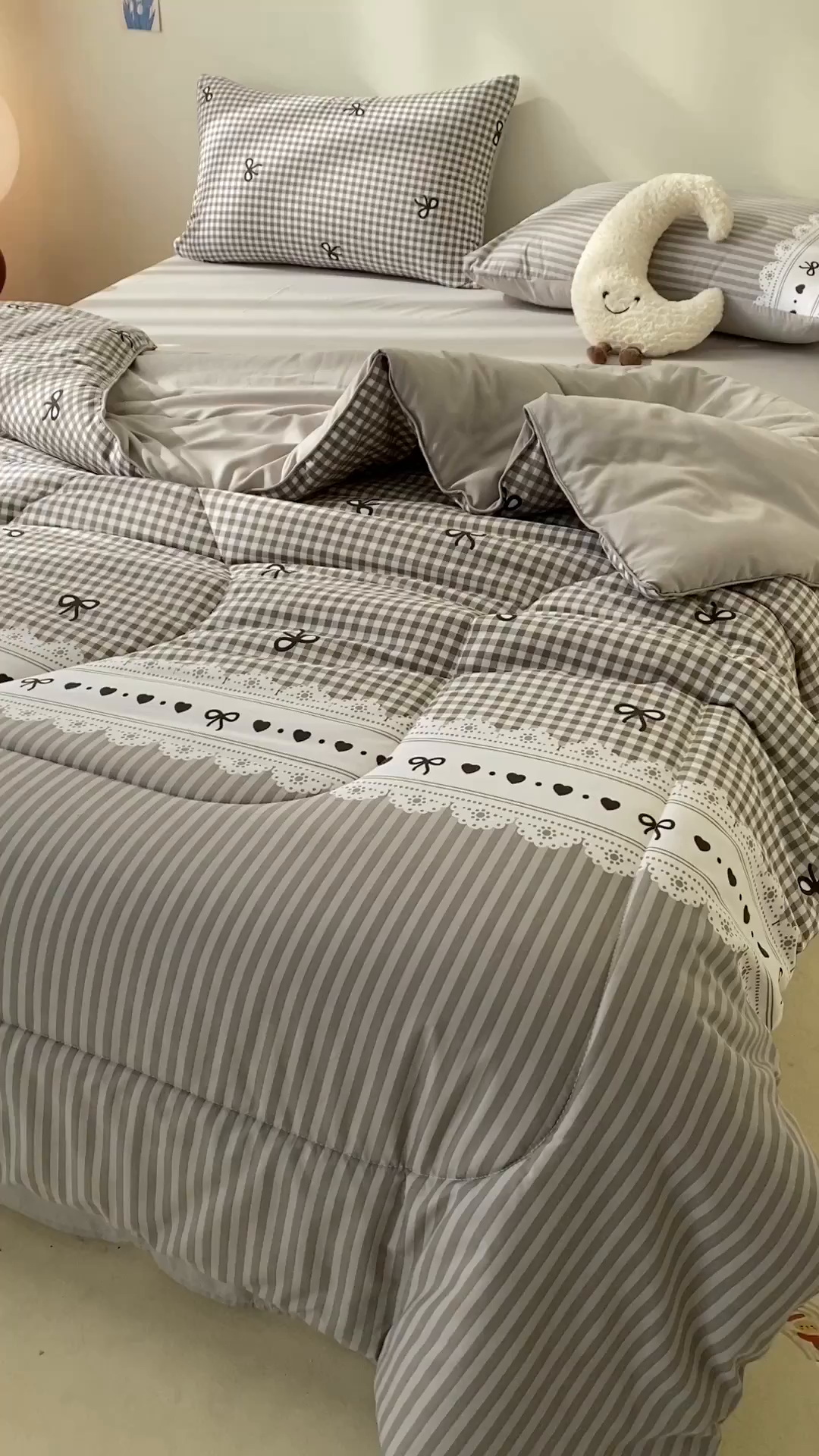 91家纺网 家纺一手货源 找家纺 梵克保罗 2025新款水洗棉糯小棉夏被夏被四件套四季被春秋被单人学生双人被子被芯 灰色蝴蝶结