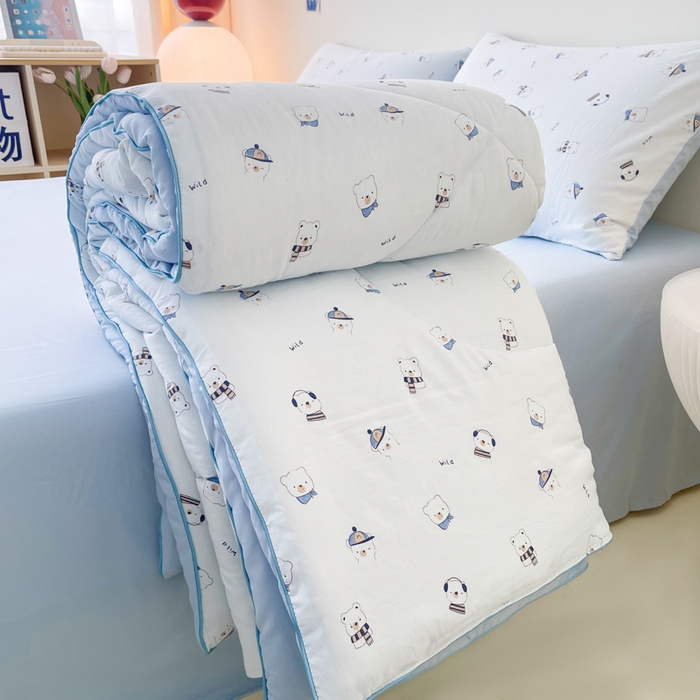 91家纺网 家纺一手货源 找家纺 梵克保罗 2025新款水洗棉糯小棉夏被夏被四件套四季被春秋被单人学生双人被子被芯 蓝色小熊