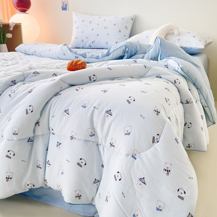 91家纺网 家纺一手货源 找家纺 梵克保罗 2025新款水洗棉糯小棉夏被夏被四件套四季被春秋被单人学生双人被子被芯 蓝色小熊
