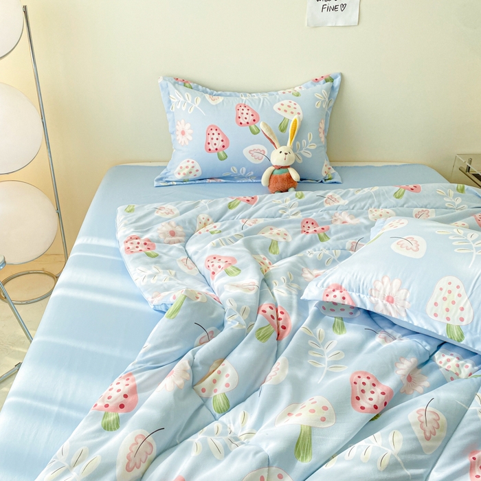 91家纺网 家纺一手货源 找家纺 梵克保罗 2025新款水洗棉糯小棉夏被夏被四件套四季被春秋被单人学生双人被子被芯 蘑菇屋