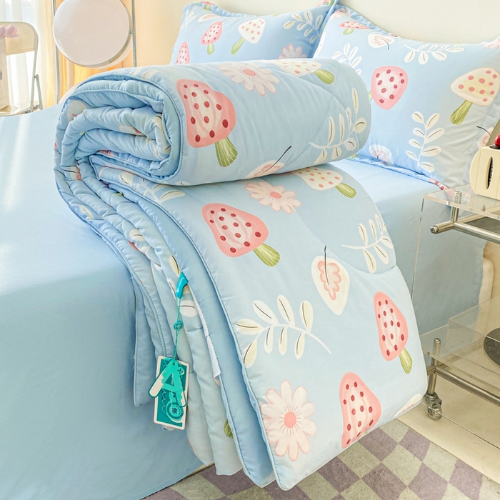 91家纺网 家纺一手货源 找家纺 梵克保罗 2025新款水洗棉糯小棉夏被夏被四件套四季被春秋被单人学生双人被子被芯 蘑菇屋