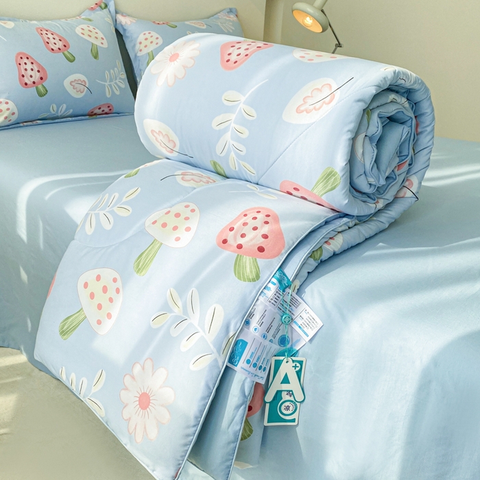 91家纺网 家纺一手货源 找家纺 梵克保罗 2025新款水洗棉糯小棉夏被夏被四件套四季被春秋被单人学生双人被子被芯 蘑菇屋