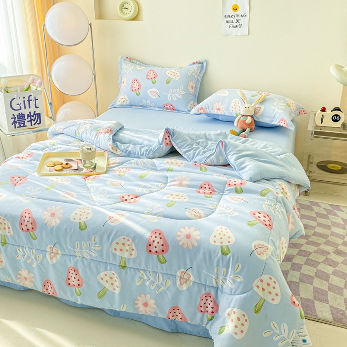 91家纺网 家纺一手货源 找家纺 梵克保罗 2025新款水洗棉糯小棉夏被夏被四件套四季被春秋被单人学生双人被子被芯 蘑菇屋