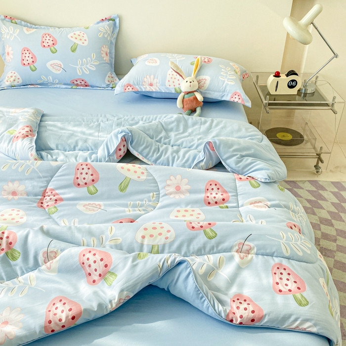 91家纺网 家纺一手货源 找家纺 梵克保罗 2025新款水洗棉糯小棉夏被夏被四件套四季被春秋被单人学生双人被子被芯 蘑菇屋